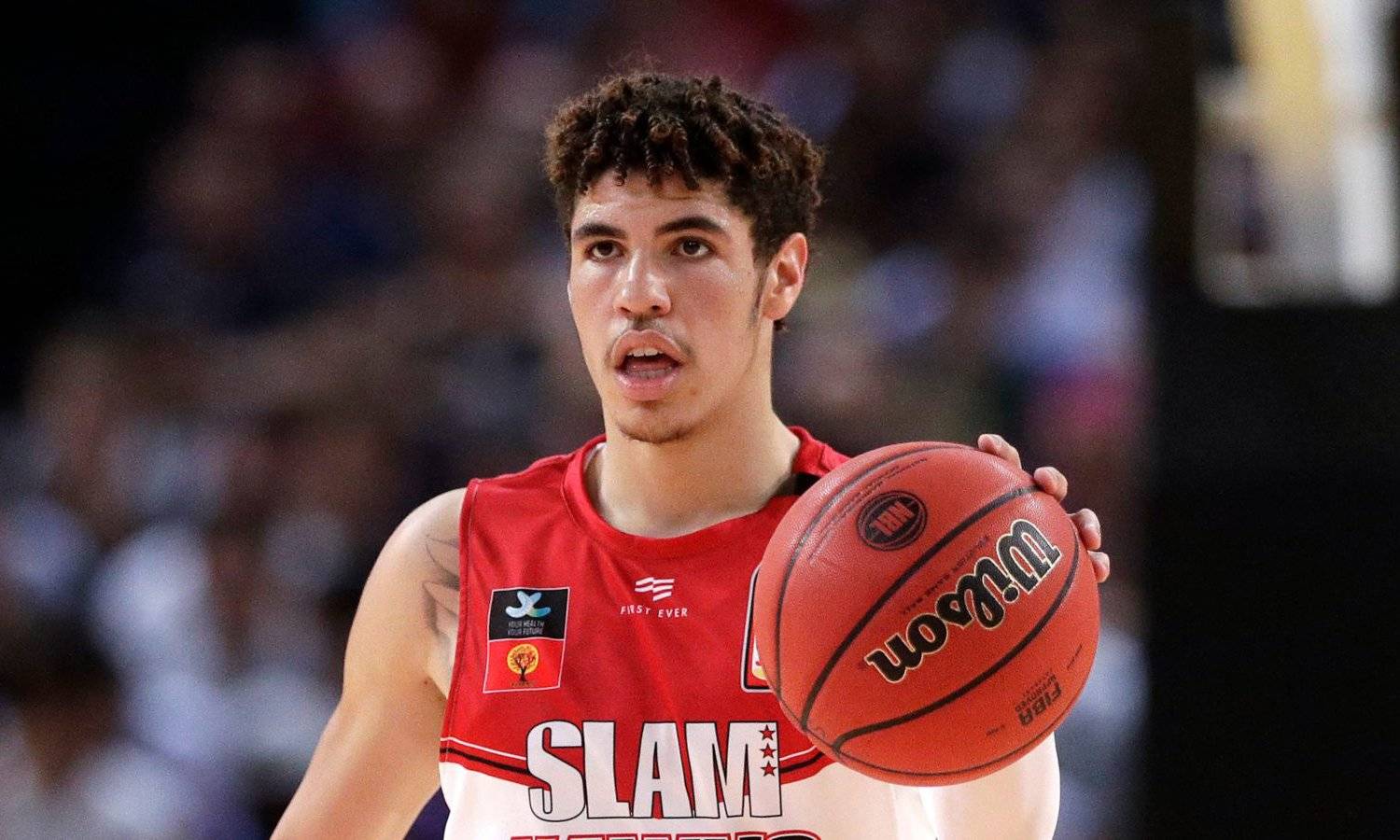 离谱！纽约尼克斯窗口期单刀错失塞维利亚窗口期刷新队史纪录，尼斯内部会议纪要流出——赛后远射贴柱的简单介绍